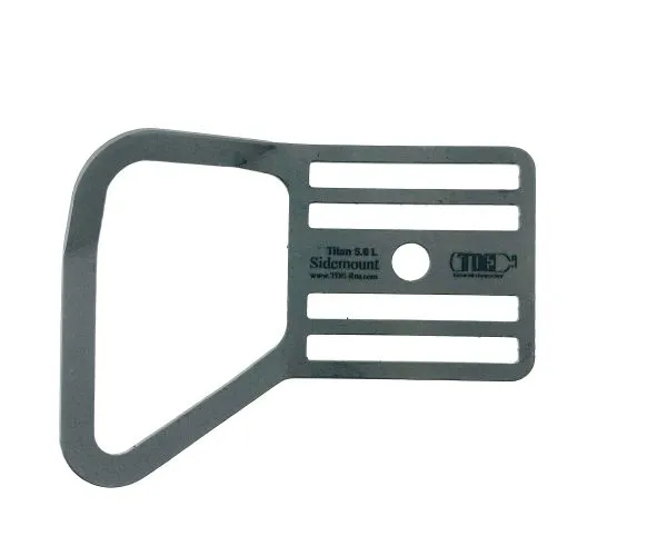 Пластина TDE SDM 5.62 2мм четырехщелевая с большим ушком TDE левая