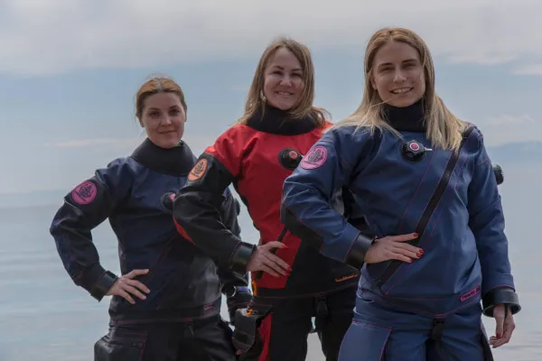 Сухой гидрокостюм женский Froglady Abyss 