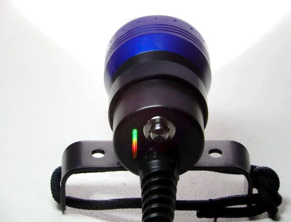 Канистровый подводный фонарь Dive Electronics L-2400 Канистровый подводный фонарь Dive Electronics L-2400