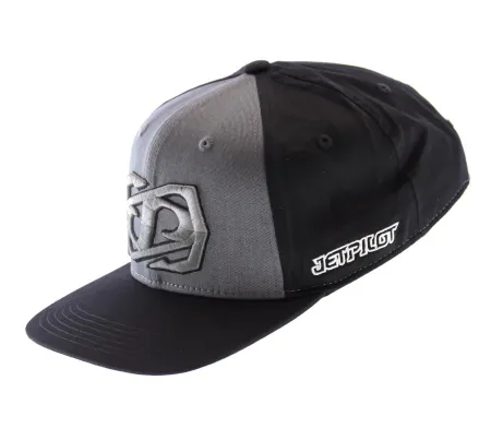 Бейсболка Icon