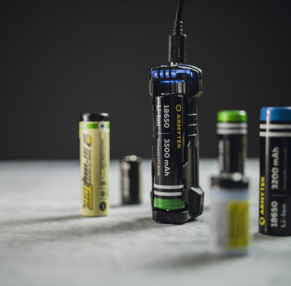 Зарядное устройство Armytek Handy C1 VE