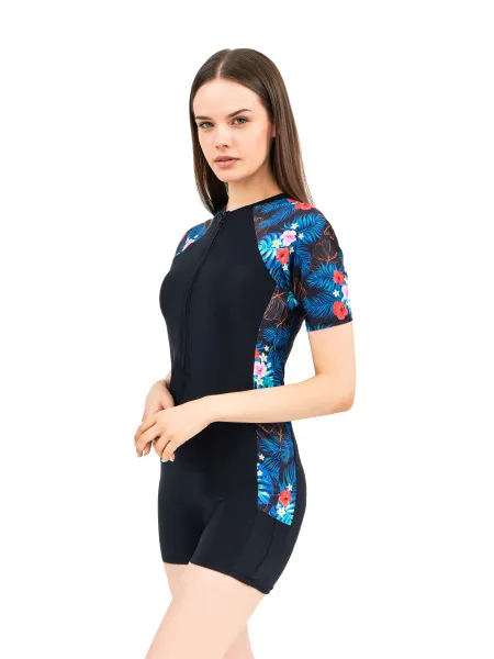 Костюм женский короткий из лайкры Blue&Red Костюм женский короткий из лайкры Blue&Red
